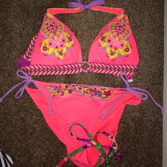 4 Cute Bikinis SOLD ON Ⓜ️ERCARI - Picture 1 of 4